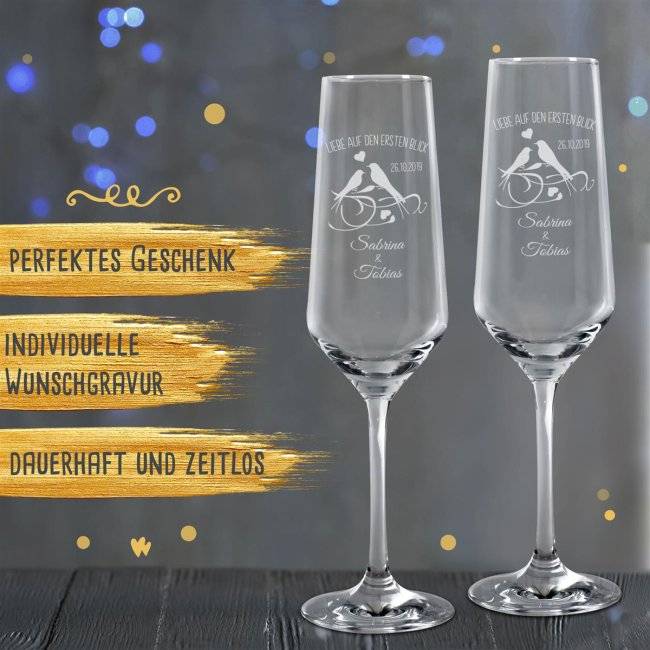 Tassendruck Sektglas - Liebe auf den ersten Blick - mit Namen und Datum Weihnachtsangebot