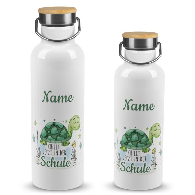 Tassendruck Trinkflasche mit Bambusdeckel zur Einschulung - Chillt in der Schule - mit Name gestalten